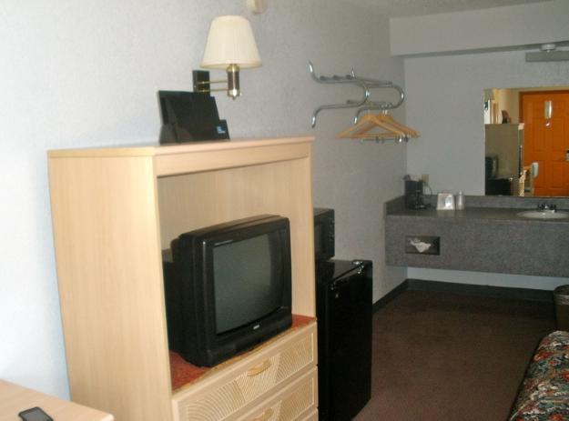 Colonial Inn Shawnee Room photo